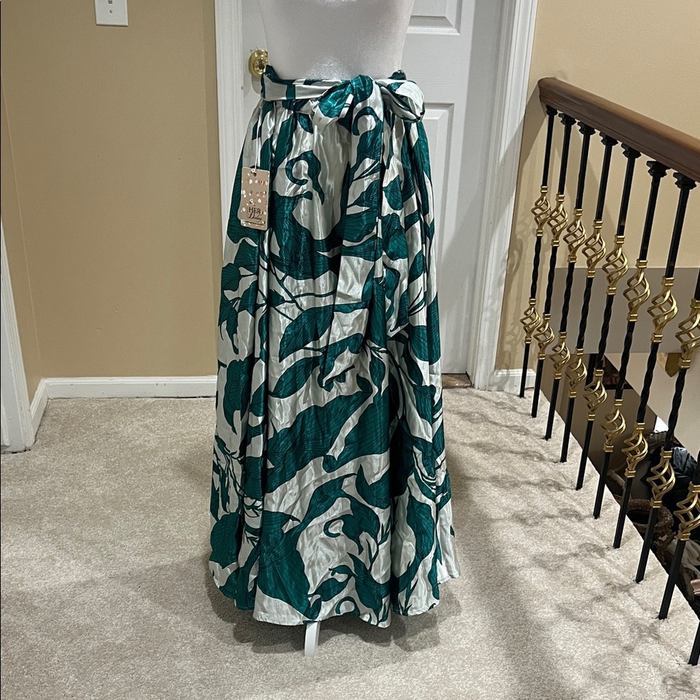 Elegant Green and White floral Women's Skirt